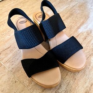 Women’s NWT Dr. Scholls Black Wedge Sandals 8